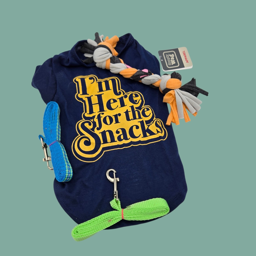 NWOT Blue Dog Shirt with Toy Rag Bone & 2 Leashes I'm Here for the Snacks Tee